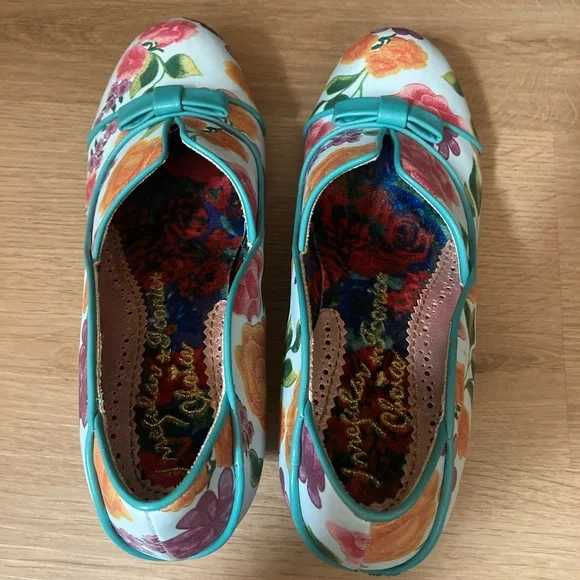 Floral Women's Shoes with Teal Accents - Picture 8 of 16